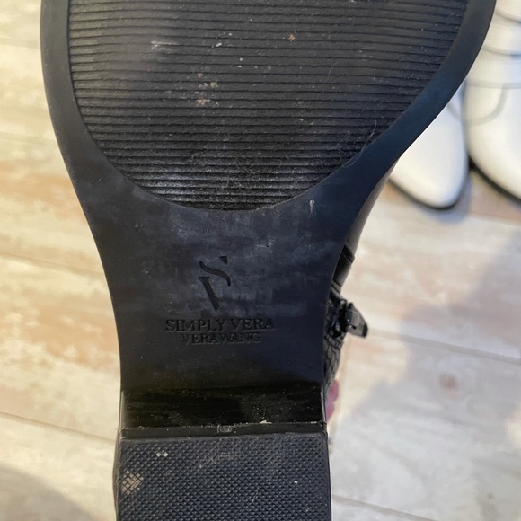 Vera Wang Booties size 6.5 - Picture 2 of 2